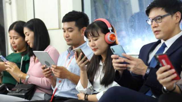 What is Phubbing – How excess use of Smartphones affect your family bonding?